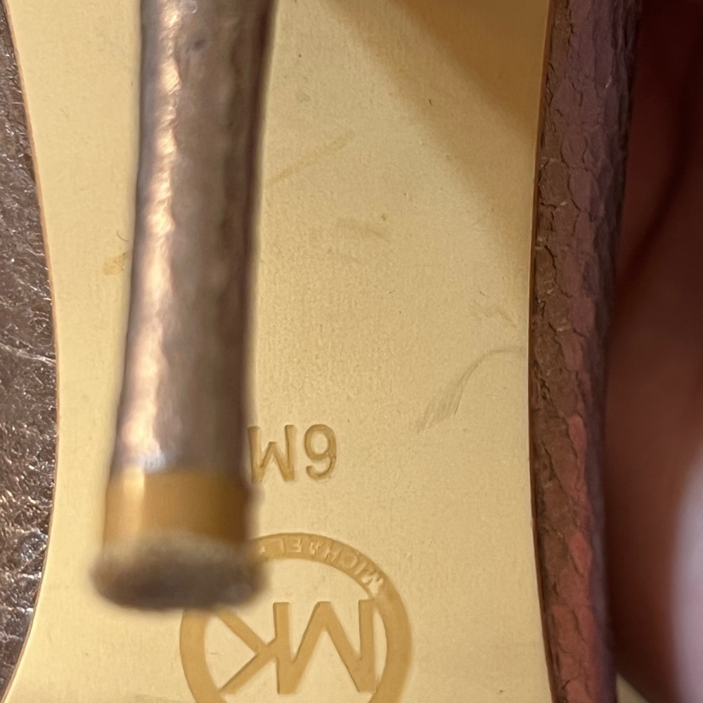 Michael Kors Rose Gold Embossed Heels Size 6M - Picture 8 of 9